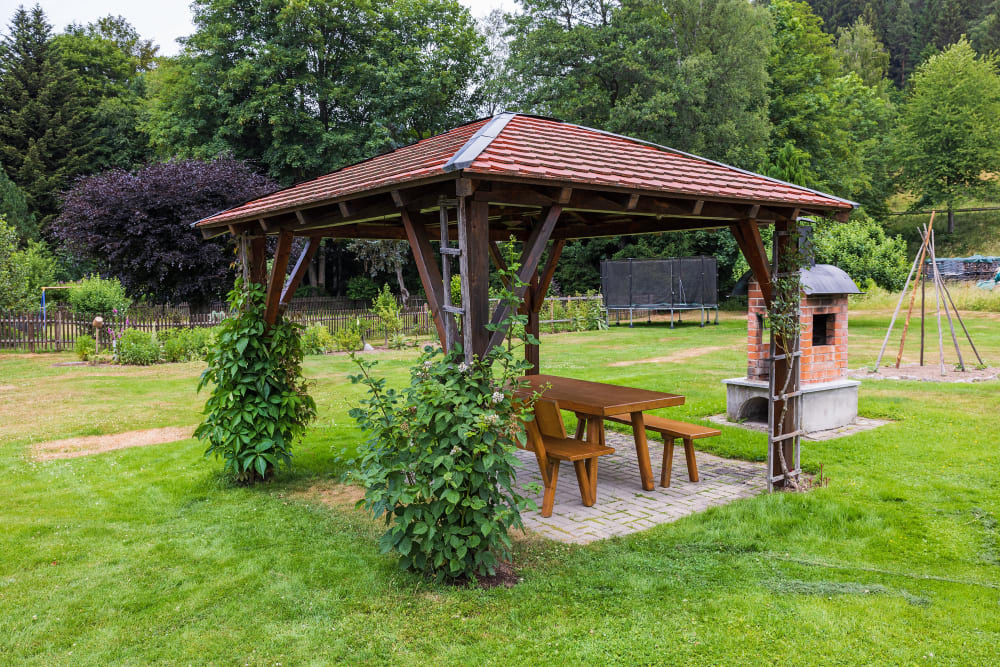 Come trasformare il tuo giardino con un gazebo in muratura: scopri i vantaggi dell'investimento!